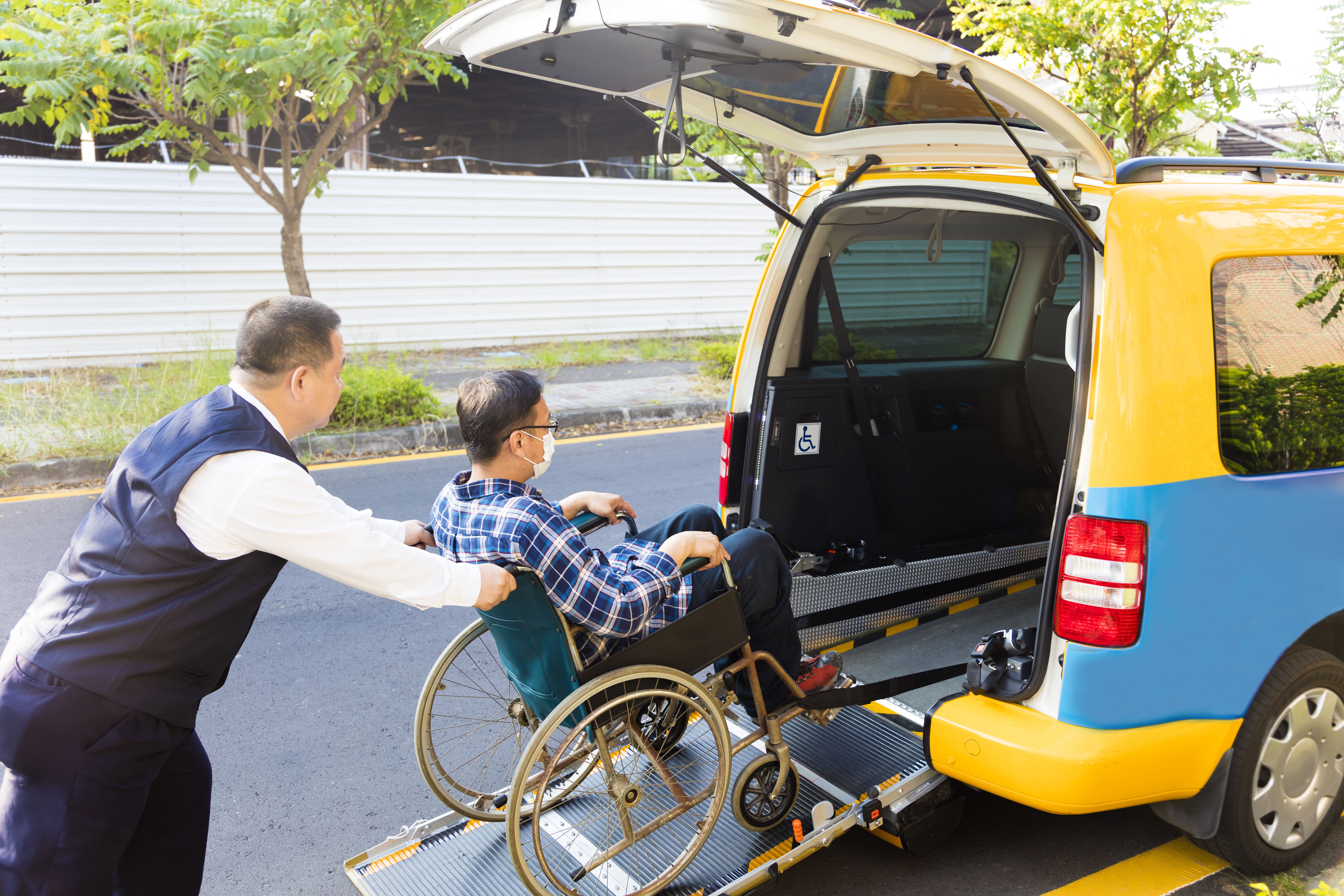 Travel and transport assistance on the way to an appointment